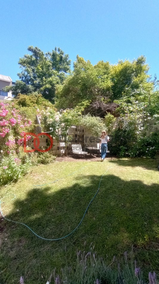 Planta baja con jardin urbana