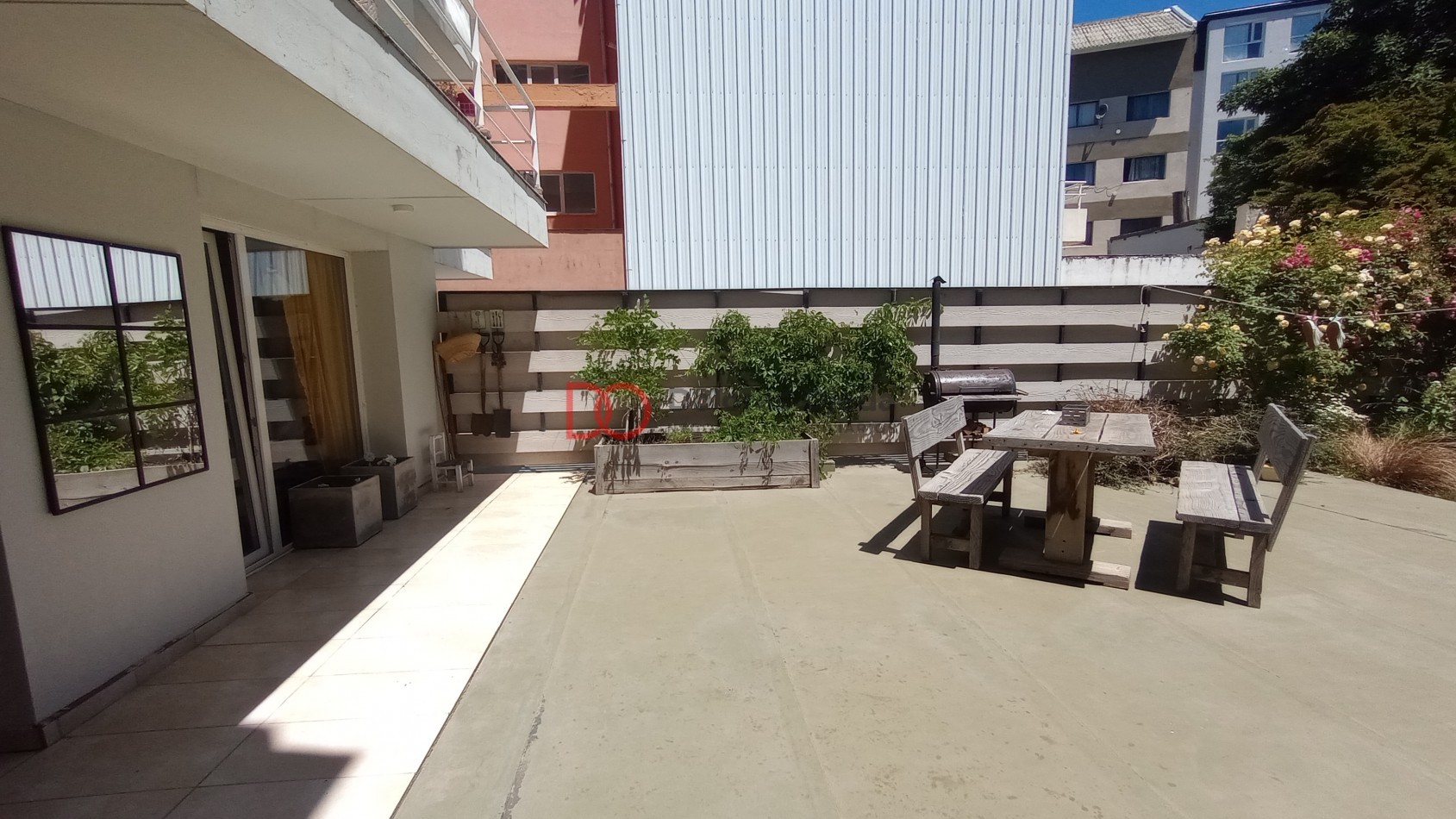 Planta baja con jardin urbana